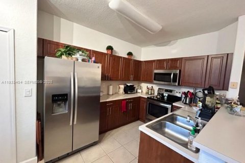 Adosado en alquiler en Doral, Florida, 4 dormitorios, 175.96 m2 № 1991399 - foto 4