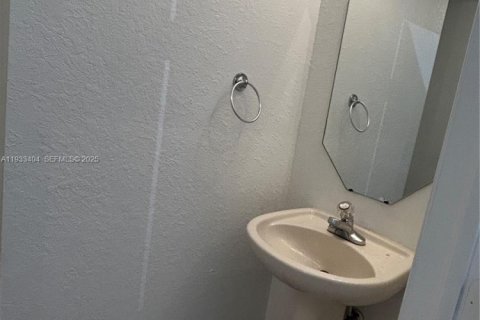 Adosado en alquiler en Doral, Florida, 4 dormitorios, 175.96 m2 № 1991399 - foto 22