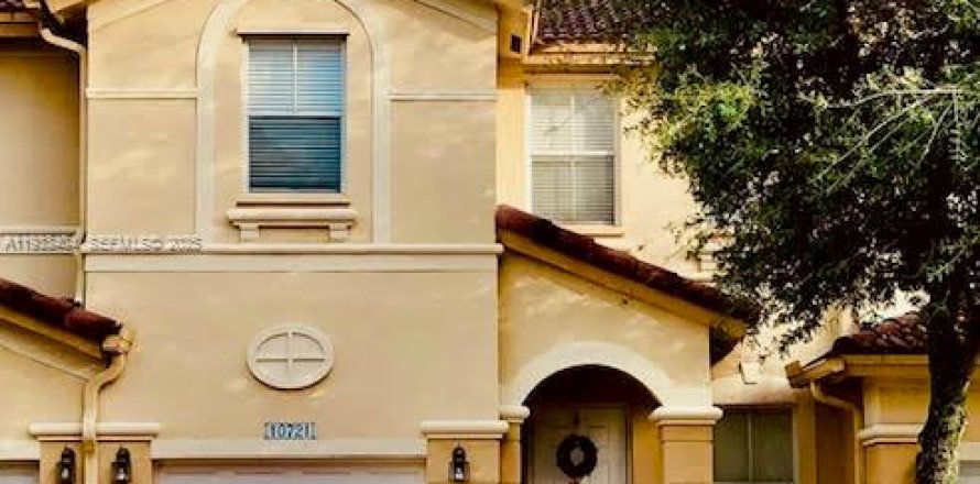 Adosado en Doral, Florida 4 dormitorios, 175.96 m2 № 1991399