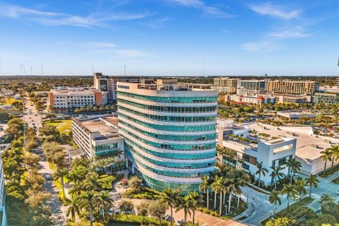 Commercial property in Aventura, Florida № 1955195 - photo 1