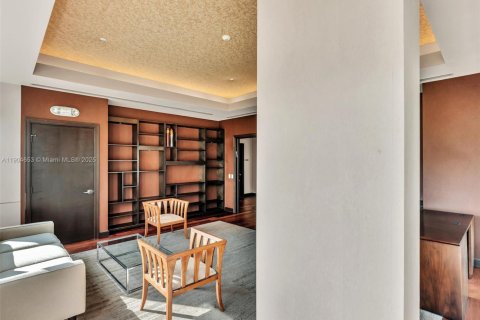 Commercial property in Aventura, Florida № 1955195 - photo 14