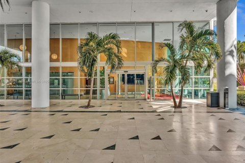 Commercial property in Aventura, Florida № 1955195 - photo 2