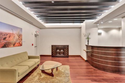 Commercial property in Aventura, Florida № 1955195 - photo 6