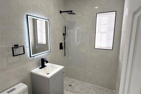 House in Miami, Florida 3 bedrooms, 132.01 sq.m. № 1946154 - photo 16