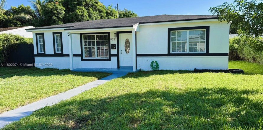 House in Miami, Florida 3 bedrooms, 132.01 sq.m. № 1946154