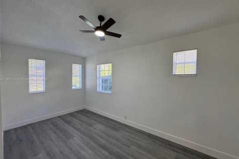 House in Miami, Florida 3 bedrooms, 132.01 sq.m. № 1946154 - photo 9