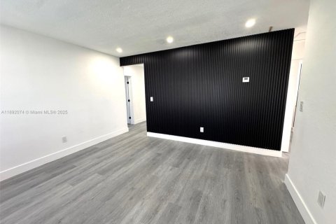 House in Miami, Florida 3 bedrooms, 132.01 sq.m. № 1946154 - photo 7