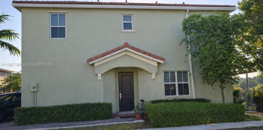 Adosado en Homestead, Florida 4 dormitorios, 181.35 m2 № 2057882