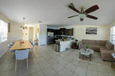 Adosado en venta en Homestead, Florida, 4 dormitorios, 181.35 m2 № 2057882 - foto 3