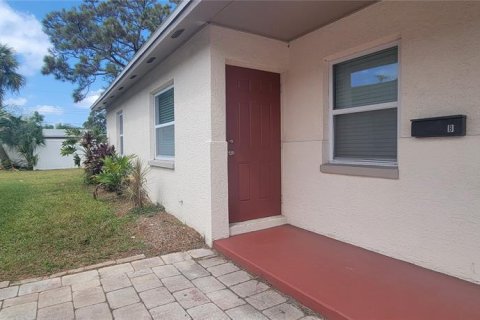 Commercial property in Tampa, Florida 4 bedrooms, 170.2 sq.m. № 2093768 - photo 2