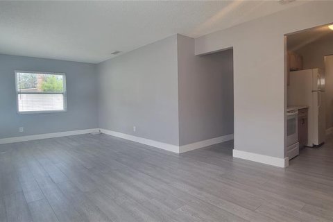 Commercial property in Tampa, Florida 4 bedrooms, 170.2 sq.m. № 2093768 - photo 4