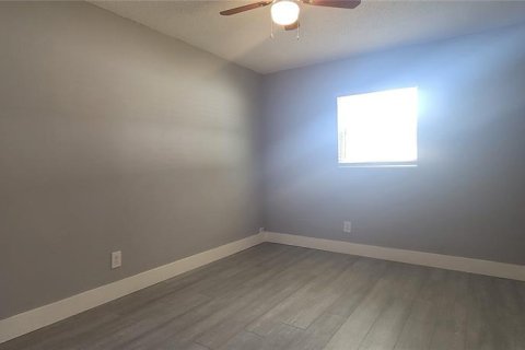 Commercial property in Tampa, Florida 4 bedrooms, 170.2 sq.m. № 2093768 - photo 12