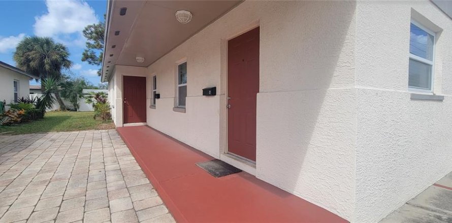 Commercial property in Tampa, Florida 4 bedrooms, 170.2 sq.m. № 2093768