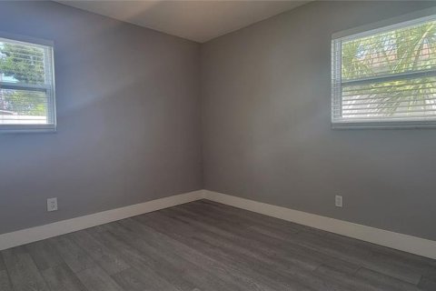 Commercial property in Tampa, Florida 4 bedrooms, 170.2 sq.m. № 2093768 - photo 8