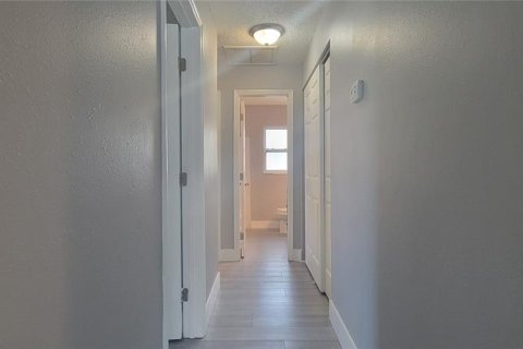 Commercial property in Tampa, Florida 4 bedrooms, 170.2 sq.m. № 2093768 - photo 6