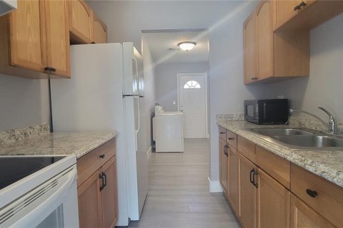 Commercial property in Tampa, Florida 4 bedrooms, 170.2 sq.m. № 2093768 - photo 5