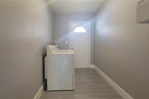 Commercial property in Tampa, Florida 4 bedrooms, 170.2 sq.m. № 2093768 - photo 15
