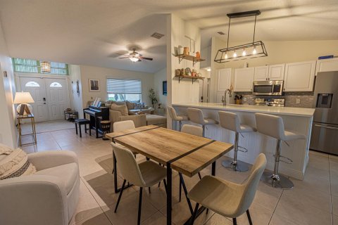 Casa en venta en Port St. Lucie, Florida, 3 dormitorios, 126.16 m2 № 2078318 - foto 3