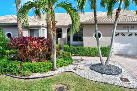 House in Delray Beach, Florida 3 bedrooms, 169.92 sq.m. № 1222647 - photo 1