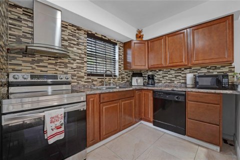 Casa en venta en Hollywood, Florida, 3 dormitorios № 1992005 - foto 2