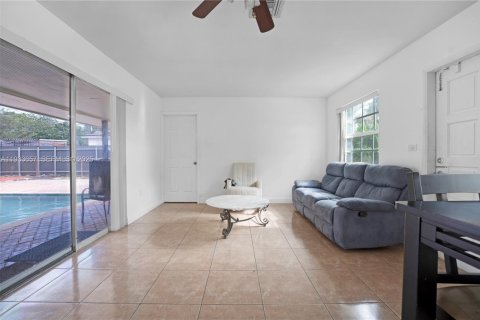 Casa en venta en Hollywood, Florida, 3 dormitorios № 1992005 - foto 28