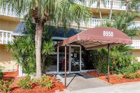 Condo in Seminole, Florida, 1 bedroom  № 1847240 - photo 2