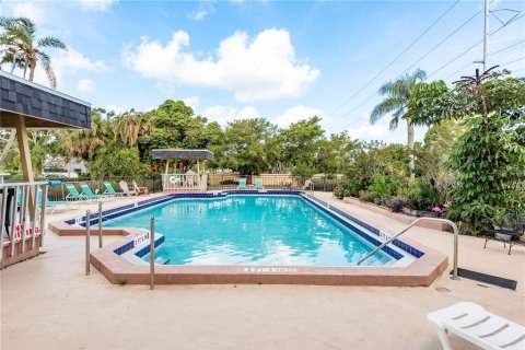 Condo in Seminole, Florida, 1 bedroom  № 1847240 - photo 15