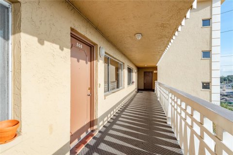 Condo in Seminole, Florida, 1 bedroom  № 1847240 - photo 4