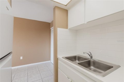 Condo in Seminole, Florida, 1 bedroom  № 1847240 - photo 9