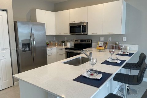 Townhouse in Miami, Florida 3 bedrooms, 129.41 sq.m. № 1812161 - photo 2