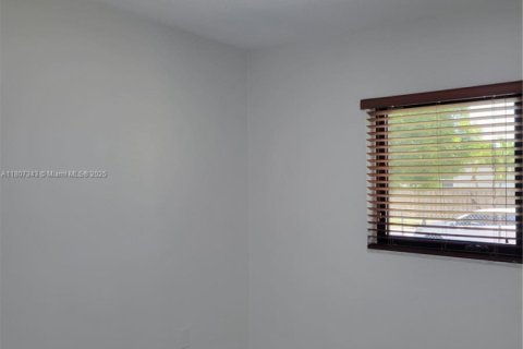 Casa en alquiler en Homestead, Florida, 4 dormitorios, 119.66 m2 № 1959681 - foto 12