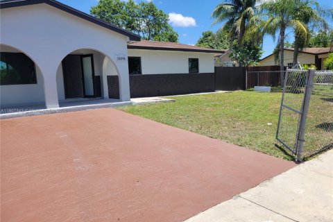 Casa en alquiler en Homestead, Florida, 4 dormitorios, 119.66 m2 № 1959681 - foto 2