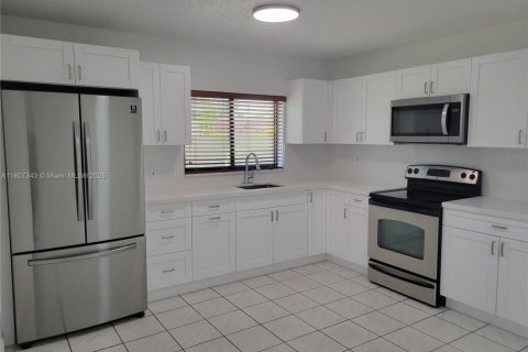 Casa en alquiler en Homestead, Florida, 4 dormitorios, 119.66 m2 № 1959681 - foto 4