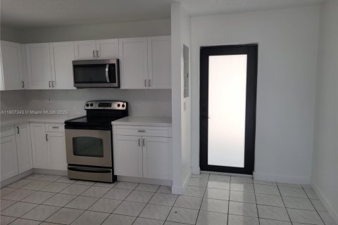 Casa en alquiler en Homestead, Florida, 4 dormitorios, 119.66 m2 № 1959681 - foto 5