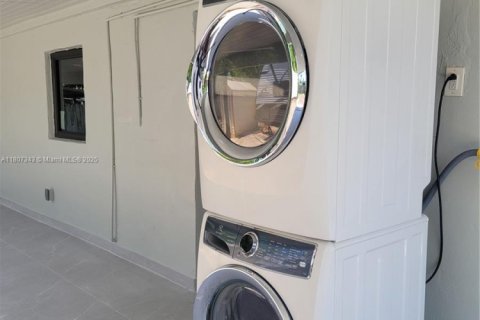 Casa en alquiler en Homestead, Florida, 4 dormitorios, 119.66 m2 № 1959681 - foto 15