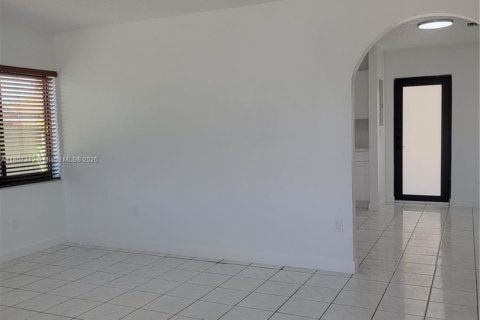 Casa en alquiler en Homestead, Florida, 4 dormitorios, 119.66 m2 № 1959681 - foto 3