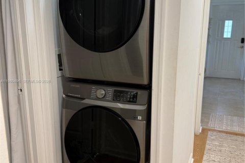 Снять в аренду виллу или дом в Уэст-Палм-Бич, Флорида 1 спальня, 65.03м2, № 2043812 - фото 13