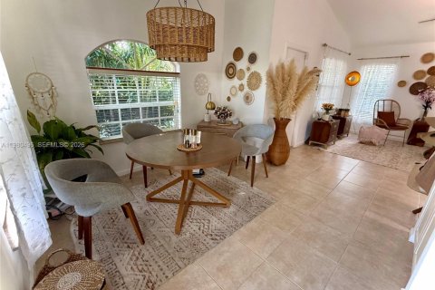 Снять в аренду виллу или дом в Уэст-Палм-Бич, Флорида 1 спальня, 65.03м2, № 2043812 - фото 4