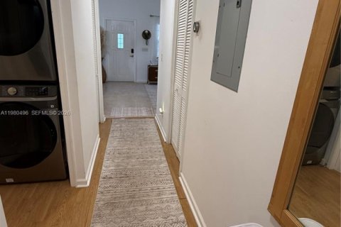 Снять в аренду виллу или дом в Уэст-Палм-Бич, Флорида 1 спальня, 65.03м2, № 2043812 - фото 8