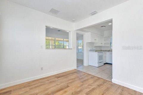 Villa ou maison à louer à Orlando, Floride: 2 chambres, 107.02 m2 № 2415557 - photo 5