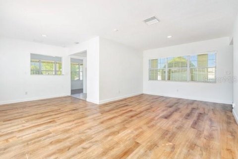 Villa ou maison à louer à Orlando, Floride: 2 chambres, 107.02 m2 № 2415557 - photo 2