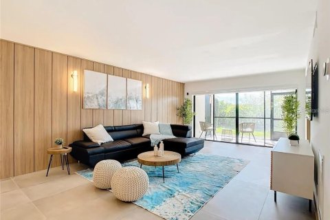 Condo in Saint Petersburg, Florida, 2 bedrooms  № 2134744 - photo 4