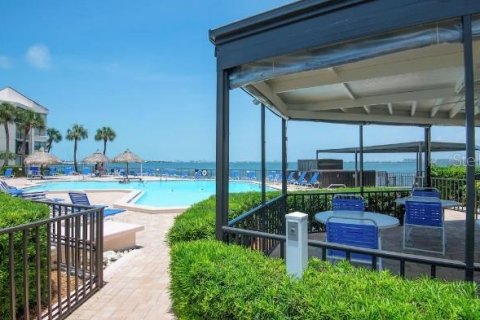 Condo in Saint Petersburg, Florida, 2 bedrooms  № 2134744 - photo 28