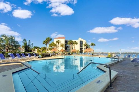 Condo in Saint Petersburg, Florida, 2 bedrooms  № 2134744 - photo 27