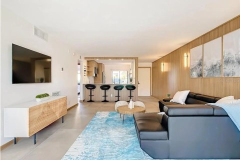 Condo in Saint Petersburg, Florida, 2 bedrooms  № 2134744 - photo 5