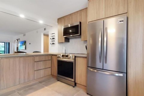 Condo in Saint Petersburg, Florida, 2 bedrooms  № 2134744 - photo 6