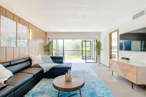 Condo in Saint Petersburg, Florida, 2 bedrooms  № 2134744 - photo 3