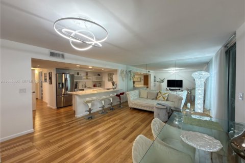 Copropriété à louer à Hallandale Beach, Floride: 3 chambres, 162.58 m2 № 2069495 - photo 14