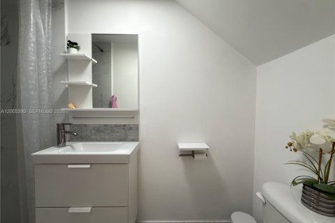 Copropriété à louer à Hallandale Beach, Floride: 3 chambres, 162.58 m2 № 2069495 - photo 10