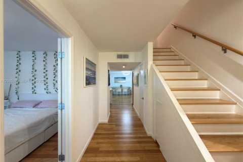 Copropriété à louer à Hallandale Beach, Floride: 3 chambres, 162.58 m2 № 2069495 - photo 4